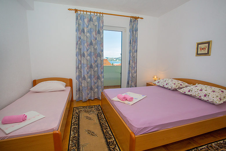 Apartments Svjetlana, Tučepi - bedroom