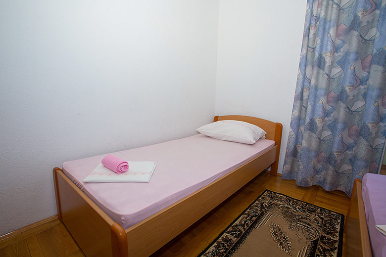 Apartments Svjetlana, Tučepi - bedroom