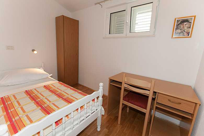 Apartments Vanja, Tučepi - bedroom