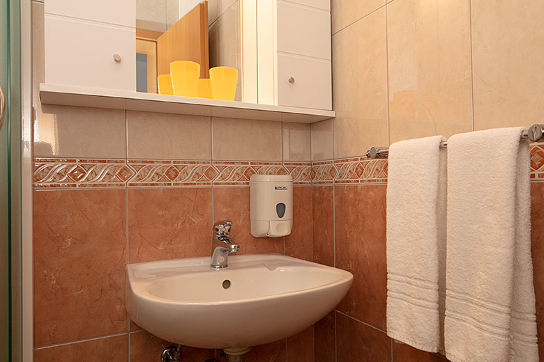 bathroom - Apartments Norka, Tučepi